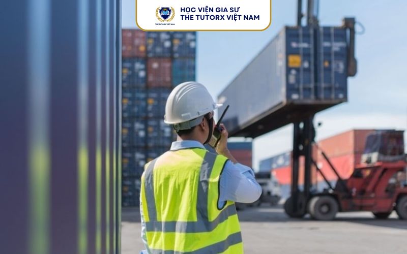 hoc-logistics-lam-gi