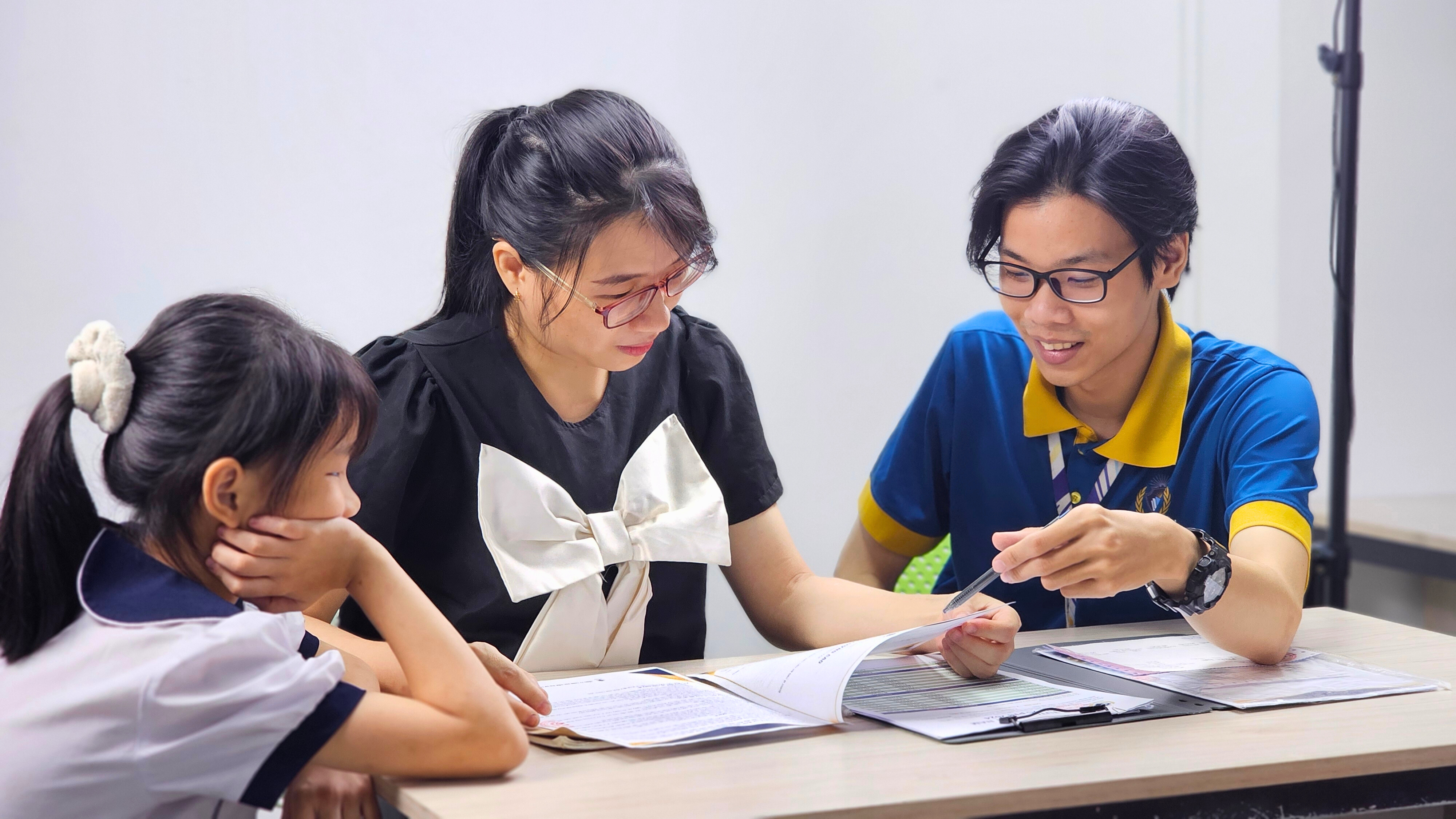 Lắng nghe những trăn trở của phụ huynh và học sinh